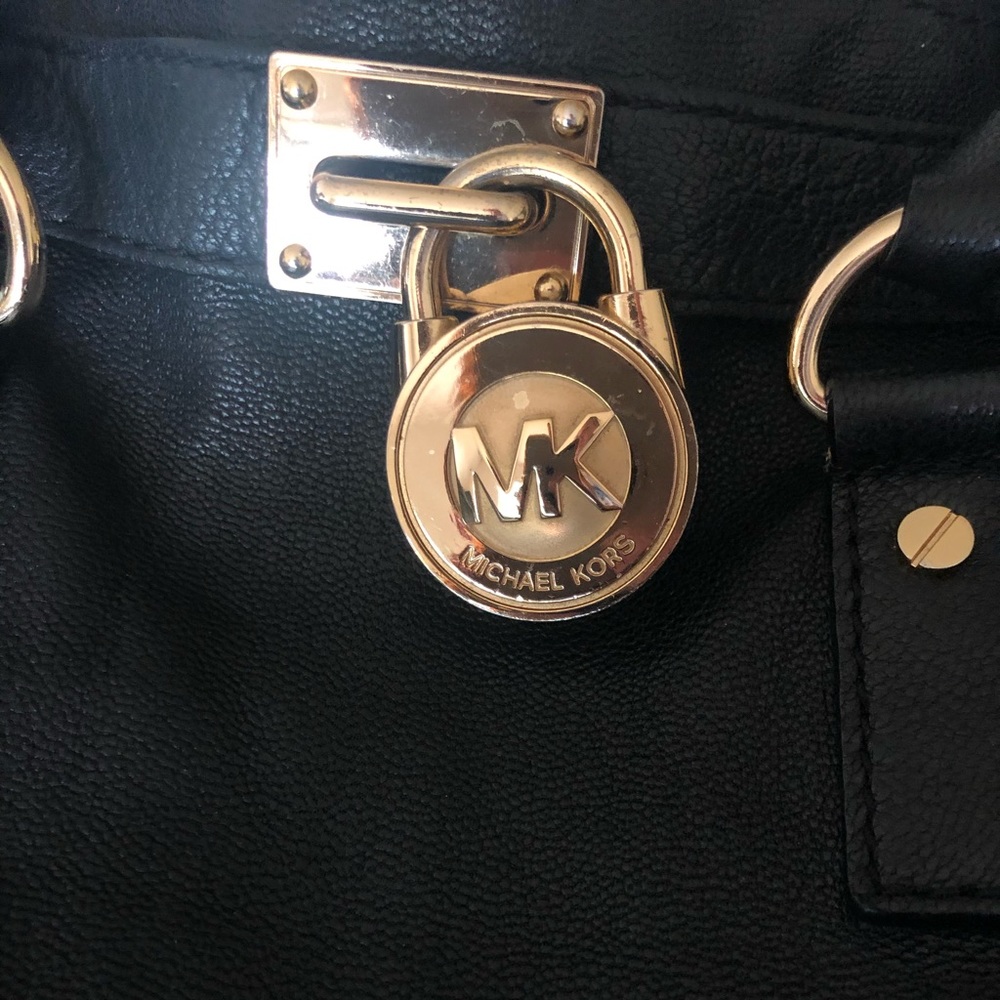 Michael Kors Hamilton Large Black Leather Satchel with Gold-Tone Chain Detail - Picture 3 of 9